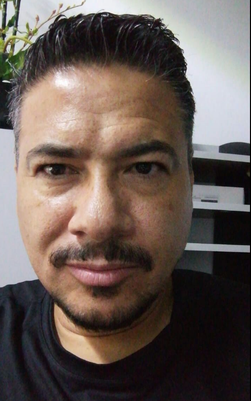 <em>Jhon P.</em>